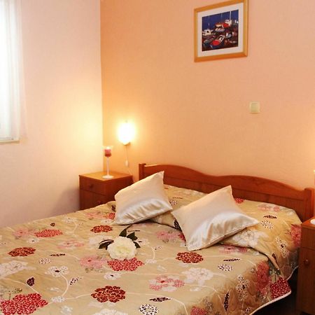 Apartment With 2 Bedrooms In Okrug Gornji, With Enclosed Garden And Wi Екстериор снимка