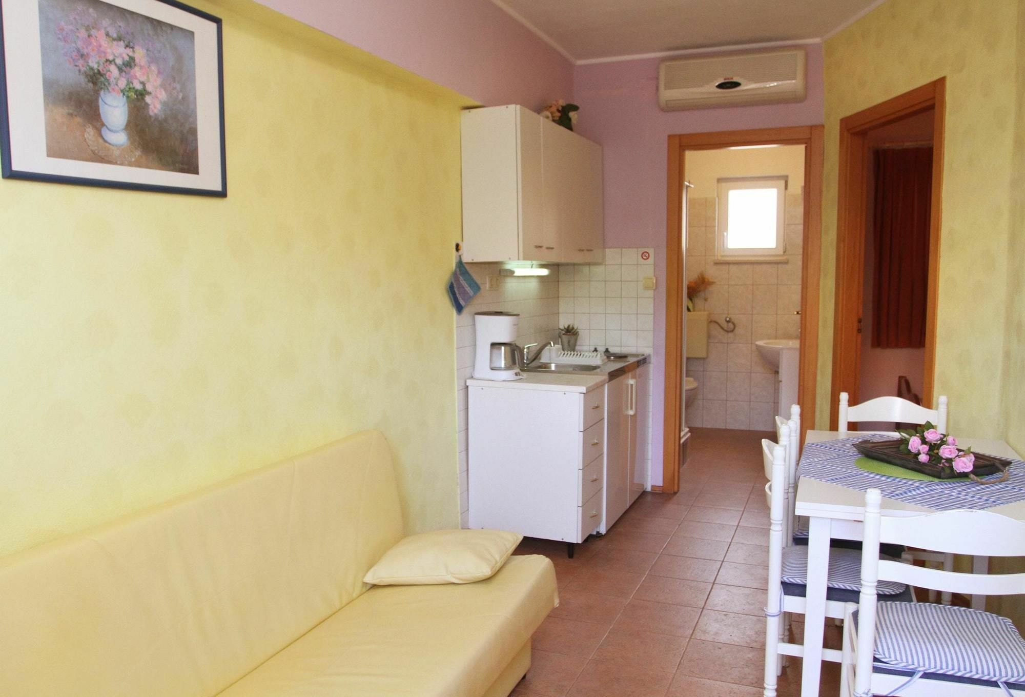 Apartment With 2 Bedrooms In Okrug Gornji, With Enclosed Garden And Wi Екстериор снимка